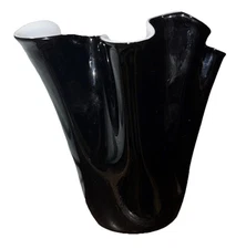 VTG BLOWN LAYERED MURANO BLACK & WHITE RUFFLED HANDKERCHIEF ART GLASS VASE