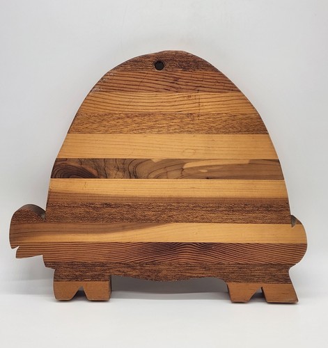 Turtle Cutting Board Handcrafted from Mixed Hardwoods 9.5" x 10" - Picture 4 of 11