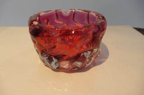 1960er WHITEFRIARS 12 CM BREIT + 7,3 CM HOCH KNOBBLEY DEKOR CRANBERRY GLAS ASCHENBECHER - Bild 2 von 15