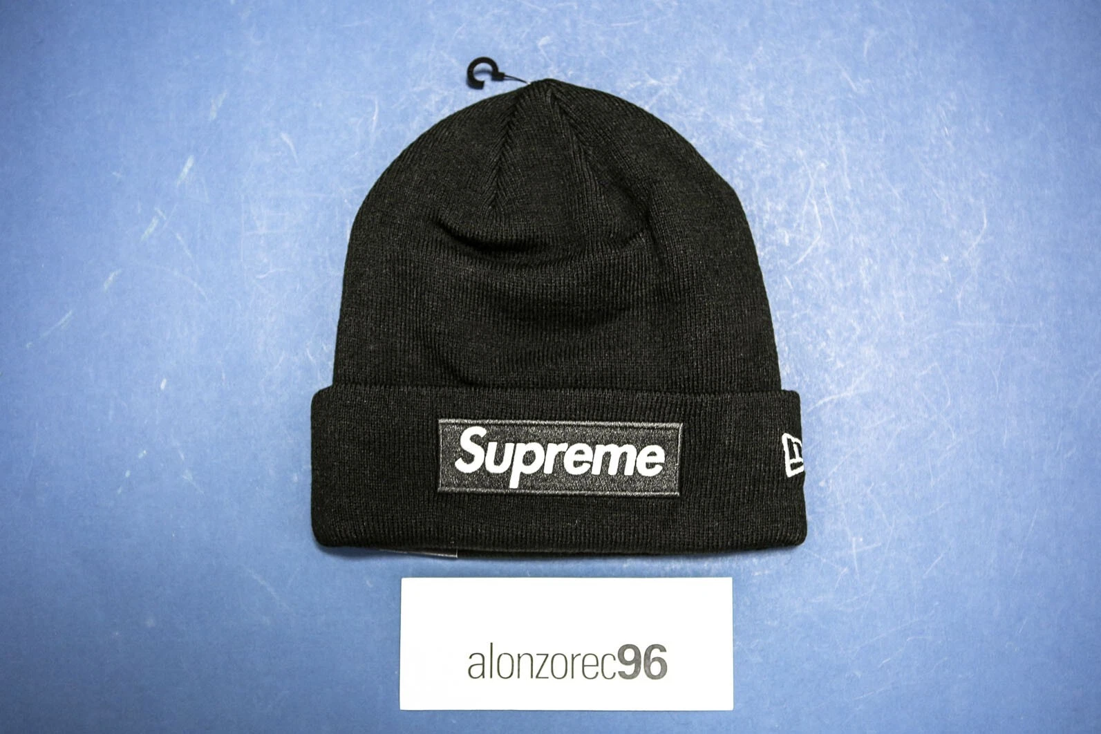 Bonnet noir logo boîte Supreme x New Era FW24 BGAH