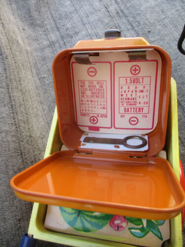 ANTIGUO DE COLECCIÓN AÑOS 60 JAPÓN ALPS ESTAÑO OPERADO CON BATERÍA JUGUETE PELUCHE GO-KART NO FUNCIONA - Imagen 7 de 12