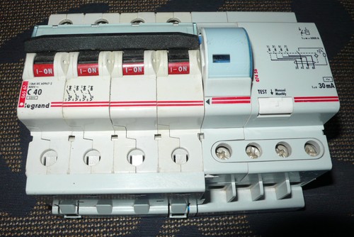 DISJONCTEUR DIFFERENTIEL TETRAPOLAIRE 40A 30mA TYPE AC, LEGRAND 40AMPERES 4POLES - Picture 4 of 5