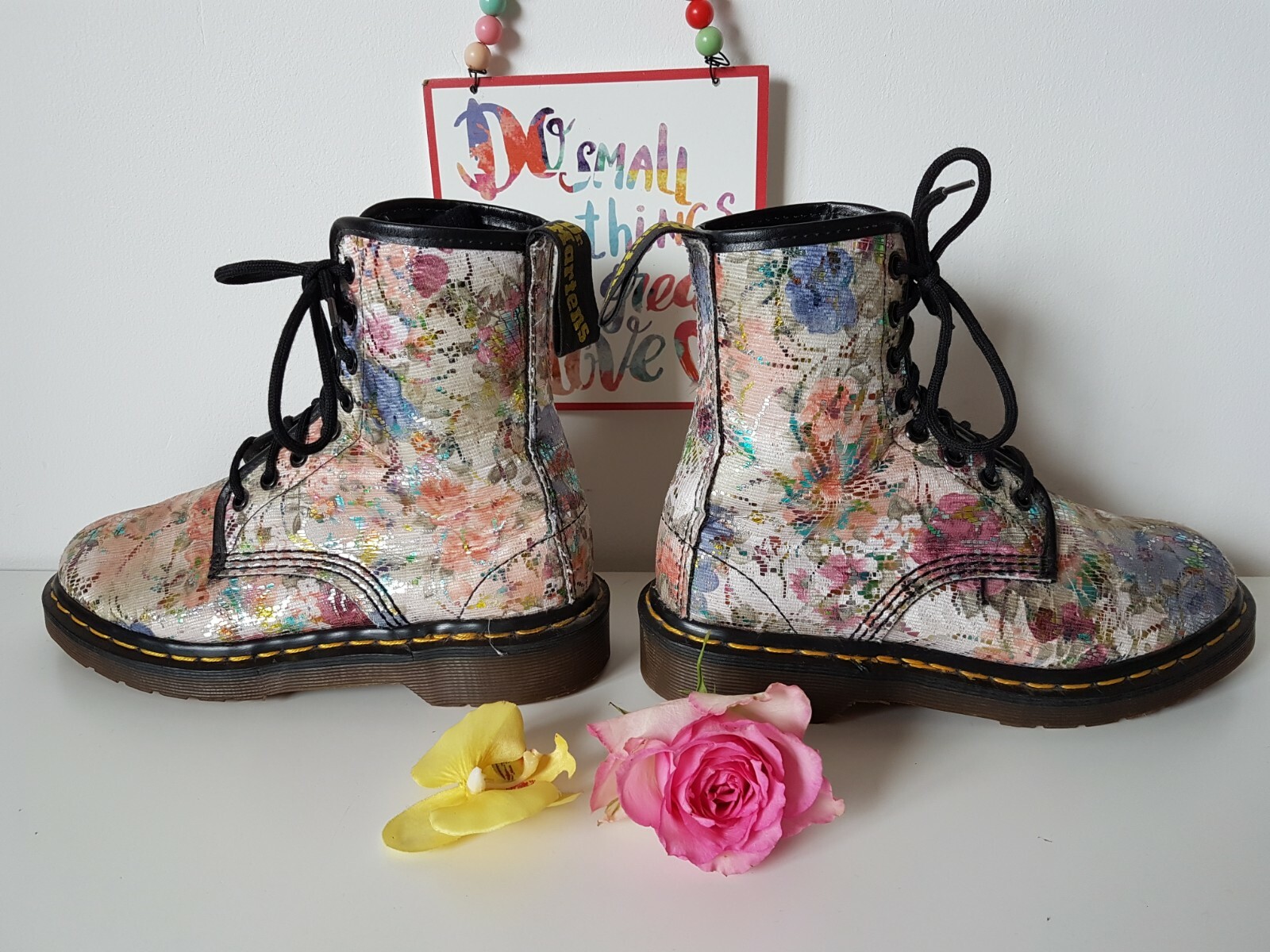 UK 4 EU 37 US 6 rare Dr. Martens 1460 Vintage England Floral Paillettes Tissu UK 4 EU 37 US 6 rare Dr. Martens 1460 Vintage England Floral Paillettes Tissu