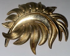 Trifari Leaf Brooch Pin Gold Tone Brushed & Shiny Vintage Signed 