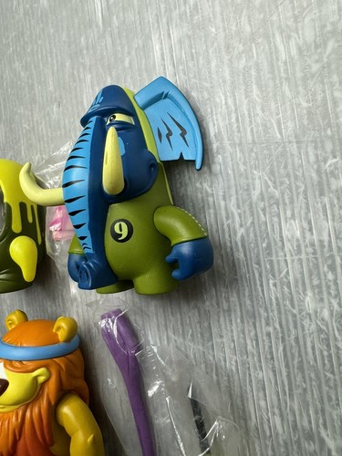 THE RESOUND FIELD GUIDE Cardboard Spaceship D. Ross SDCC VINYL FIGURE LOT/3 Lion - Picture 8 of 17