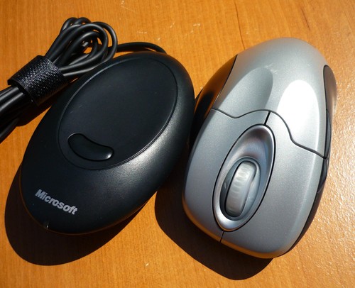Microsoft Wireless Intellimouse Explorer 2.0 1007 Silver EXC COND CLEANED TESTED - Picture 2 of 10