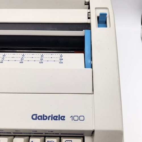 Triumph Adler Electric Typewriter Gabriele 100 POWERS ON CARRIAGE WON'T RESPOND - Picture 14 of 24