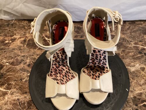 Fredericks Of Hollywood Damen-Heels cremefarben Schnalle Riemen Größe 7,5 - Bild 3 von 12