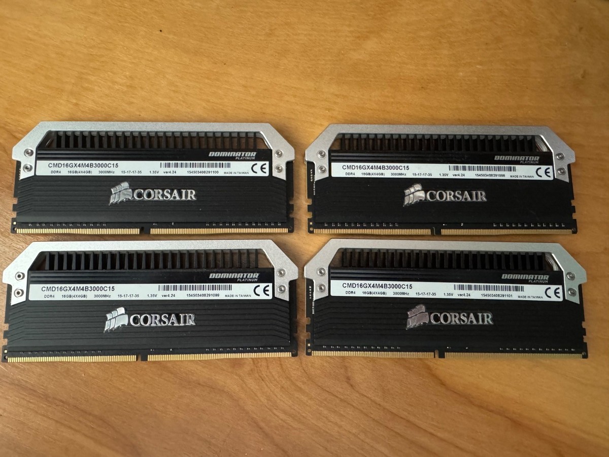メモリー Corsair DominatorPlatinum DDR4-3000 16GB DOMINATOR® PLATINUM 16GB (2 x 8GB) DDR4 DRAM 3000MHz C15 Memory Kit