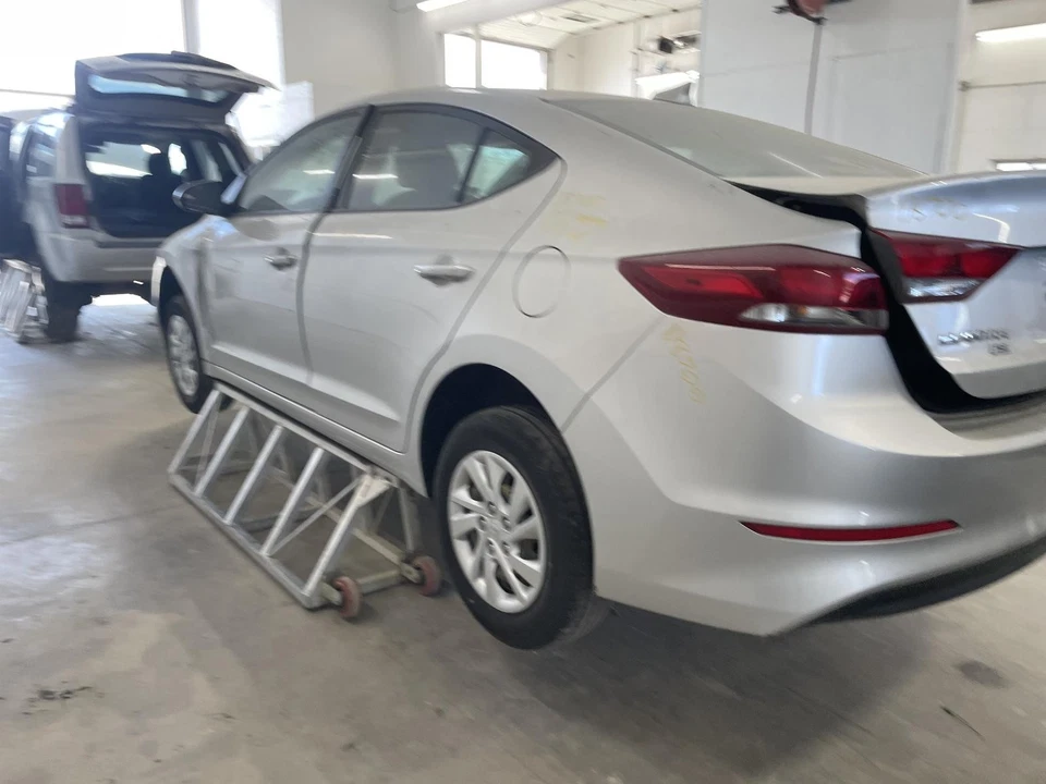 Conjunto de bomba y motor ABS usado se adapta a: Hyundai Elantra 2017 conjunto de bomba sedán Foto 2 de 4