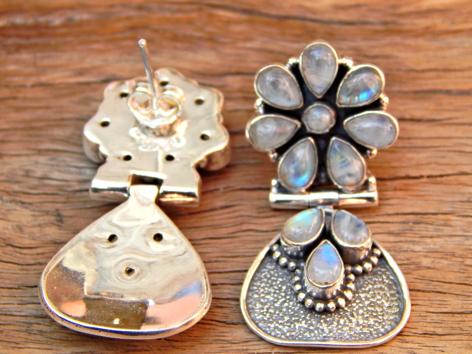 Pendiente con flor de piedra lunar natural en plata de ley 925 Foto 4 de 4