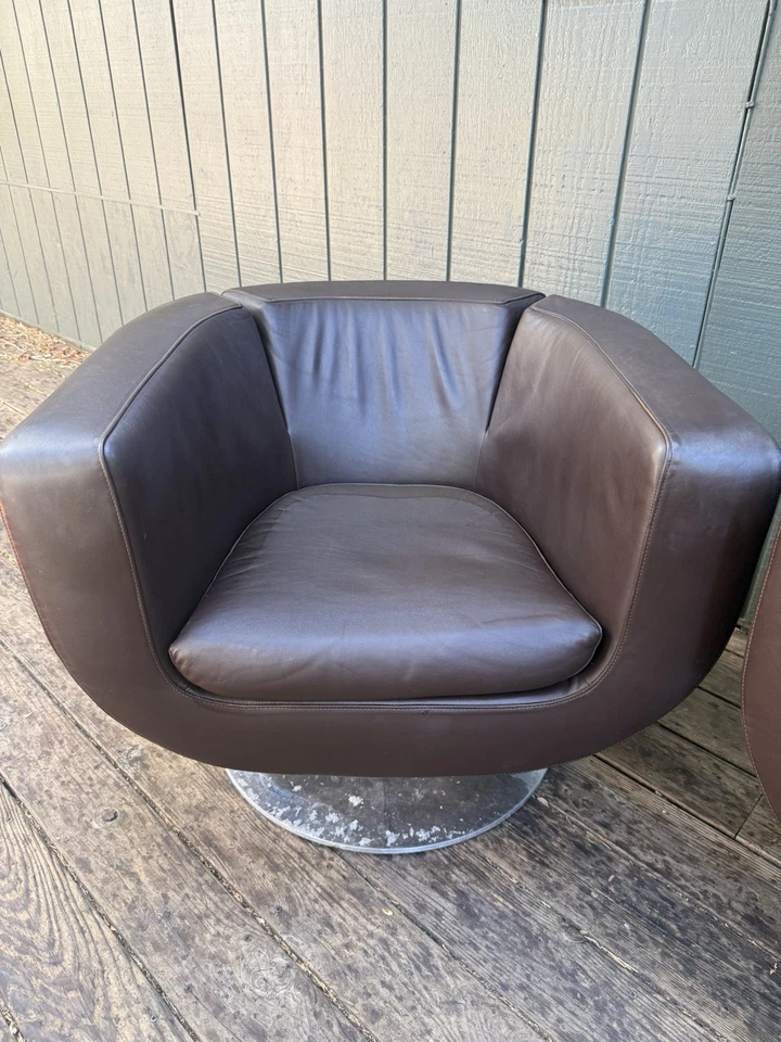 一套B&B意大利郁金香旋转椅意大利棕色皮革旋转椅 — 第 2/4 张图片