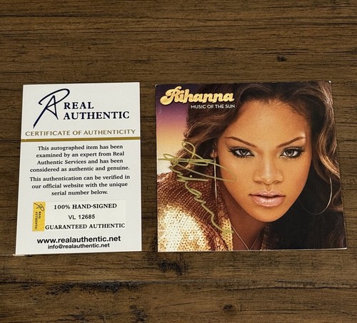 Rihanna Music of the Sun signiertes CD-Booklet mit Echtheitszertifikat