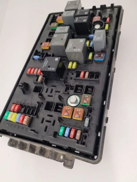 2010 2011 CADILLAC SRX Fuse Box Engine Without Fog Lamps 15896994 - Image 3 of 4