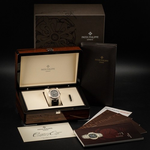 Patek Philippe Nautilus Moonphase 5712G-001 18k White Gold 40mm w/ Box & Papers - Picture 3 of 23