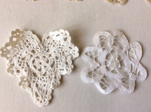 Lote Vintage Hecho a Mano Doilies And An Aplique - Lote de 5 - Imagen 3 de 6