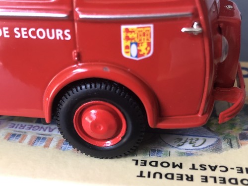 Corgi Collection Heritage 1:43 70601 - Peugeot D3A Pyrenees Atlantiques Fire - Bild 11 von 13