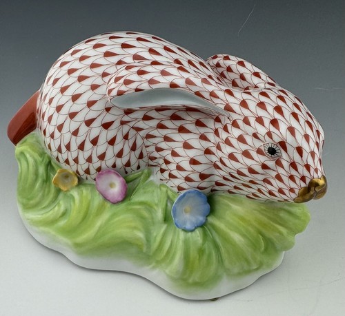 🦋 MINT HEREND Larger BUNNY RABBIT Grass & Flowers Rust Fishnet Figurine ($720) - Picture 7 of 8