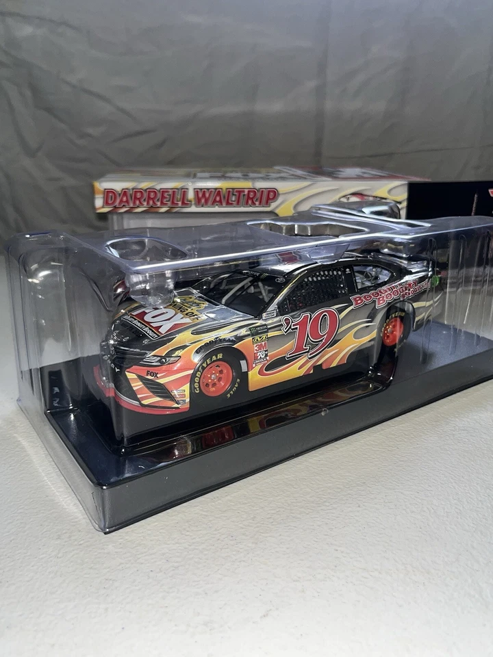 Darrell Waltrip #19 Fox Firning Off 2019 Camry Color Chrome 263/373 Foto 2 de 4