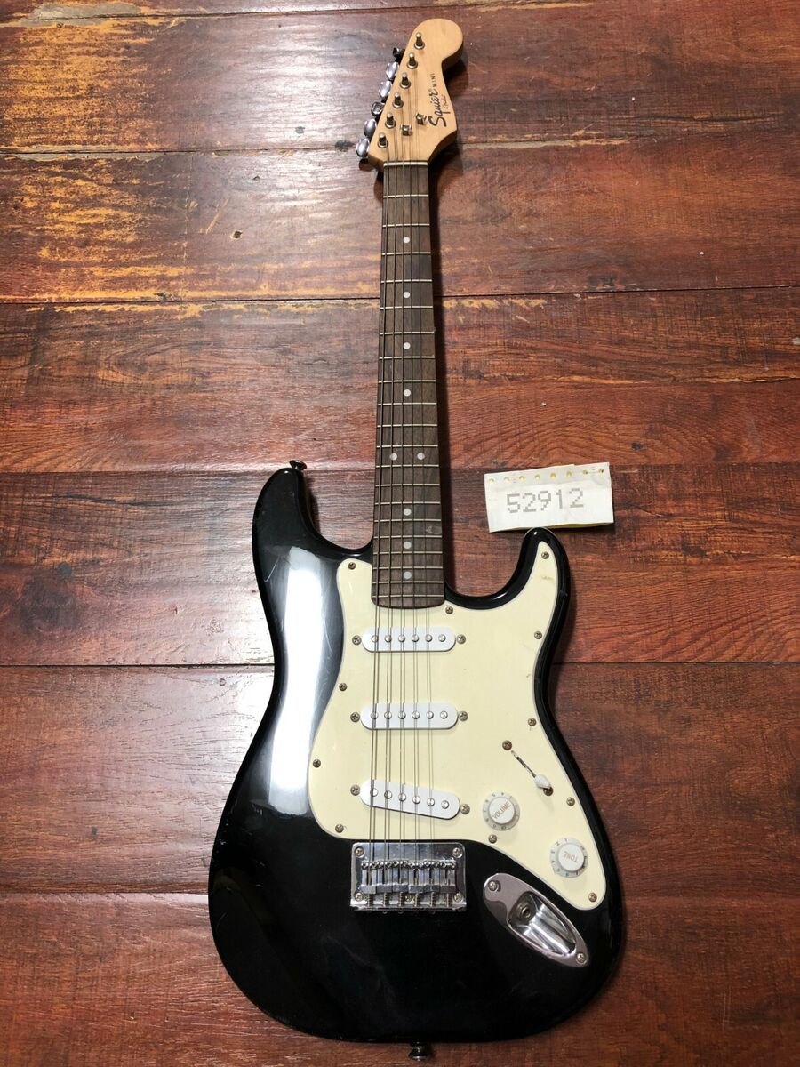 ギター Fender Squier mini Stratocaster black Amazon.com: Squier Mini Stratocaster Electric Guitar, with 2