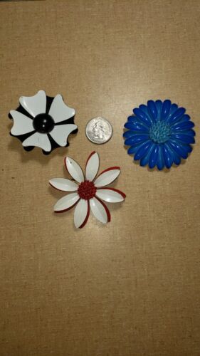 3 vintage flower power brooches