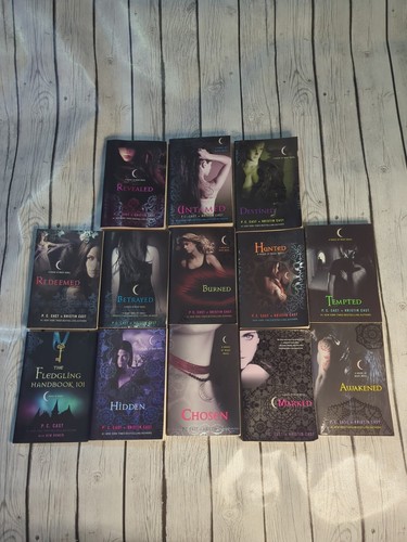 House of Night Complete Set 1-12 + The Fledgling Handbook Lot Vampires - Picture 2 of 10