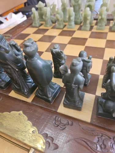 Asiatisches Schachspiel handgeschnitzt Speckstein Figuren Holz Brett Vintage Nachlass 16" - Bild 14 von 23