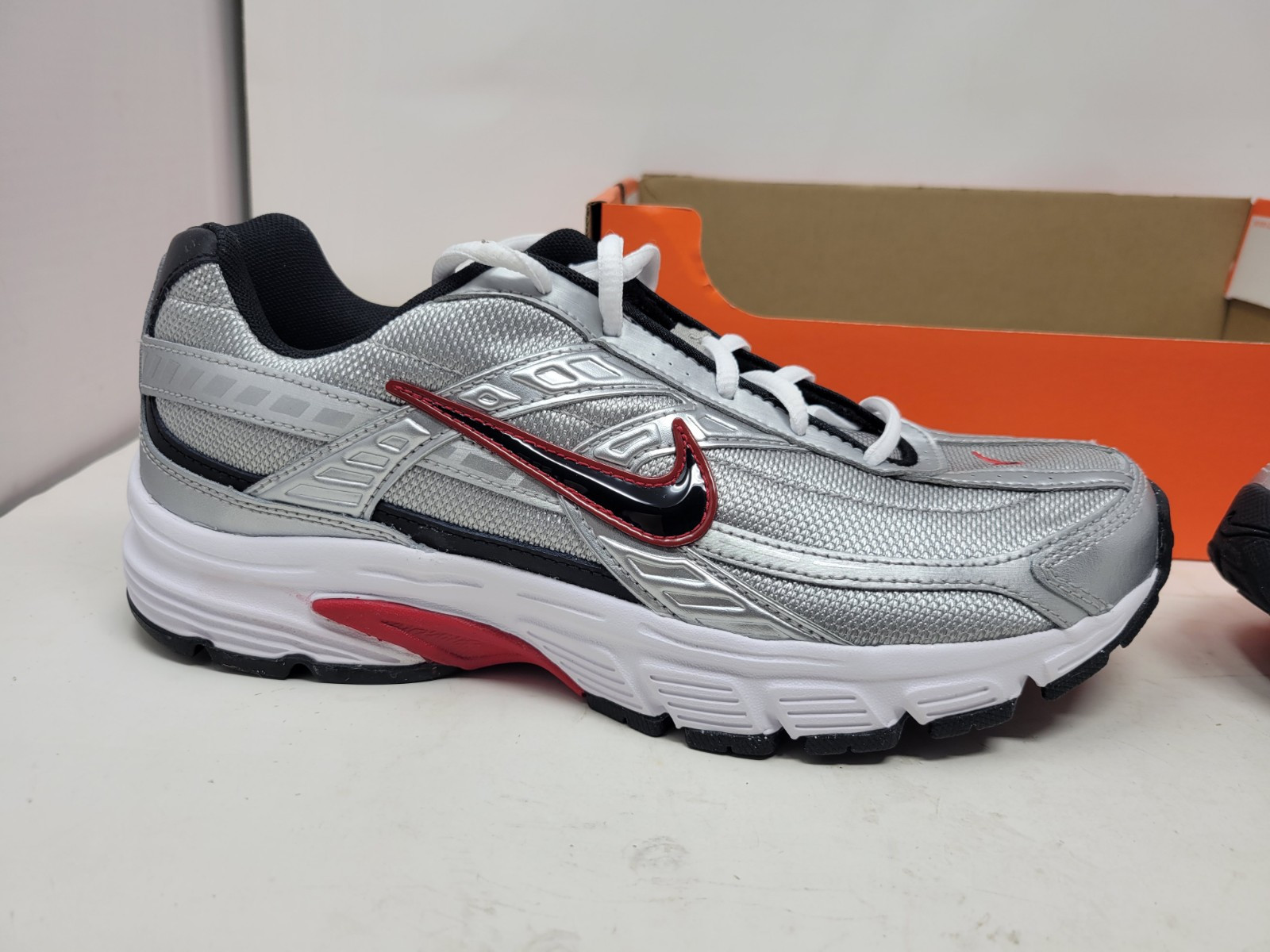New Men's Metallic Silver/Black/White Nike Initiator #394055-001 Shoe Size 11.5