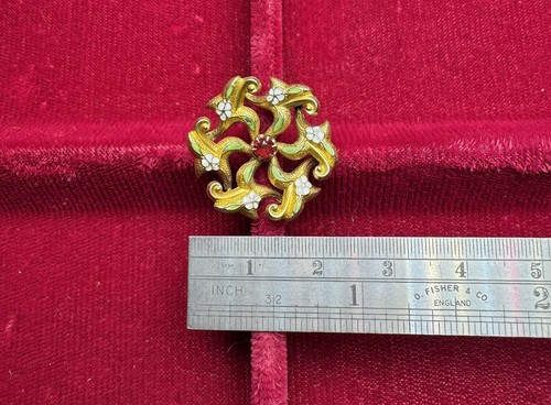 Broche Rubí Esmalte Flor Victoriano Oro 10K Catch Pin Colgante Antiguo Estampado - Imagen 6 de 12
