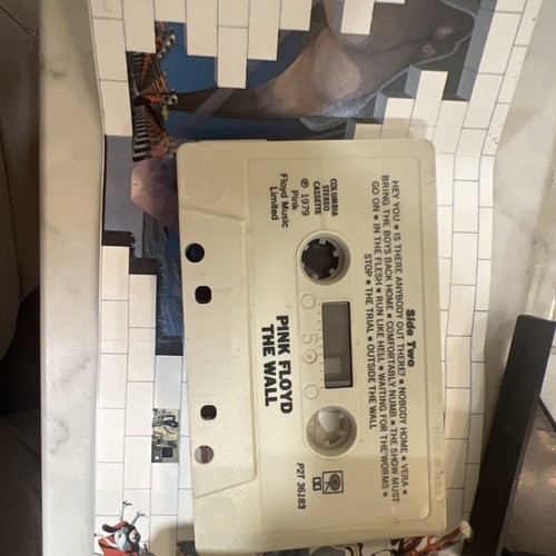 Vintage 1994 Pink Floyd The Wall Cassette Tape 1979 Columbia Classic Rock - Picture 5 of 5