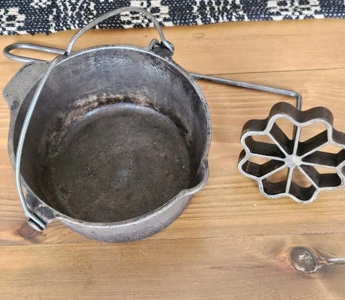 GRISWOLD Cast Iron Patty Bowl And Iron Set  1930's-50s