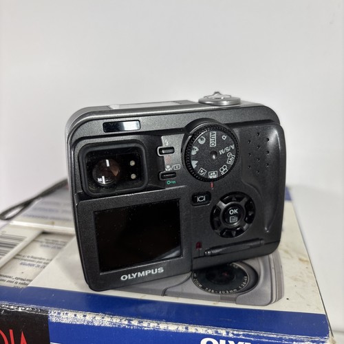OLYMPUS CAMEDIA D-40 ZOOM 4.0 MP COMPACT DIGITAL CAMERA- Tested-Works 64MB Card - Picture 8 of 11