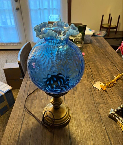 Fenton Daisy and Fern lamp . Blue rare item . Works . No box .