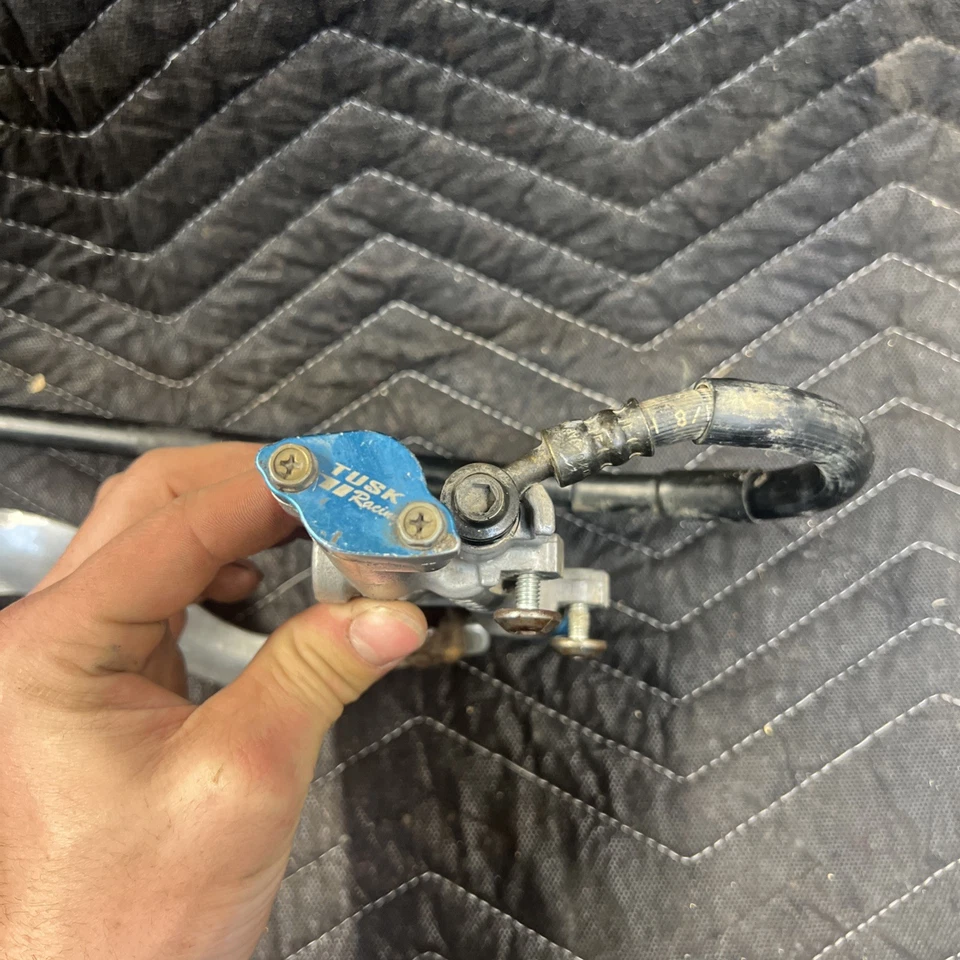 Conjunto de freno trasero Yamaha YZ250F 2009-2020 pinza cilindro maestro Foto 3 de 4