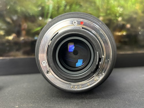 Sigma Zoom 24-70mm 1:2.8 Dg lens Dirty glass w some debris on inner glass parts - Picture 7 of 8