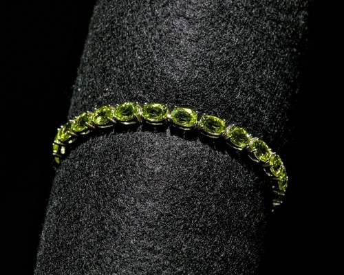 Peridot Tennisarmband .925 Sterlingsilber 24 Edelsteine 12,93 g 8,5 Zoll