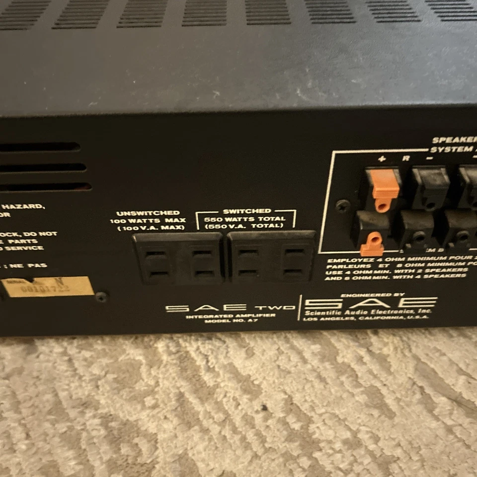 Amplificador Integrado SAE TWO Modelo A7 ENCENDIDO Foto 4 de 4
