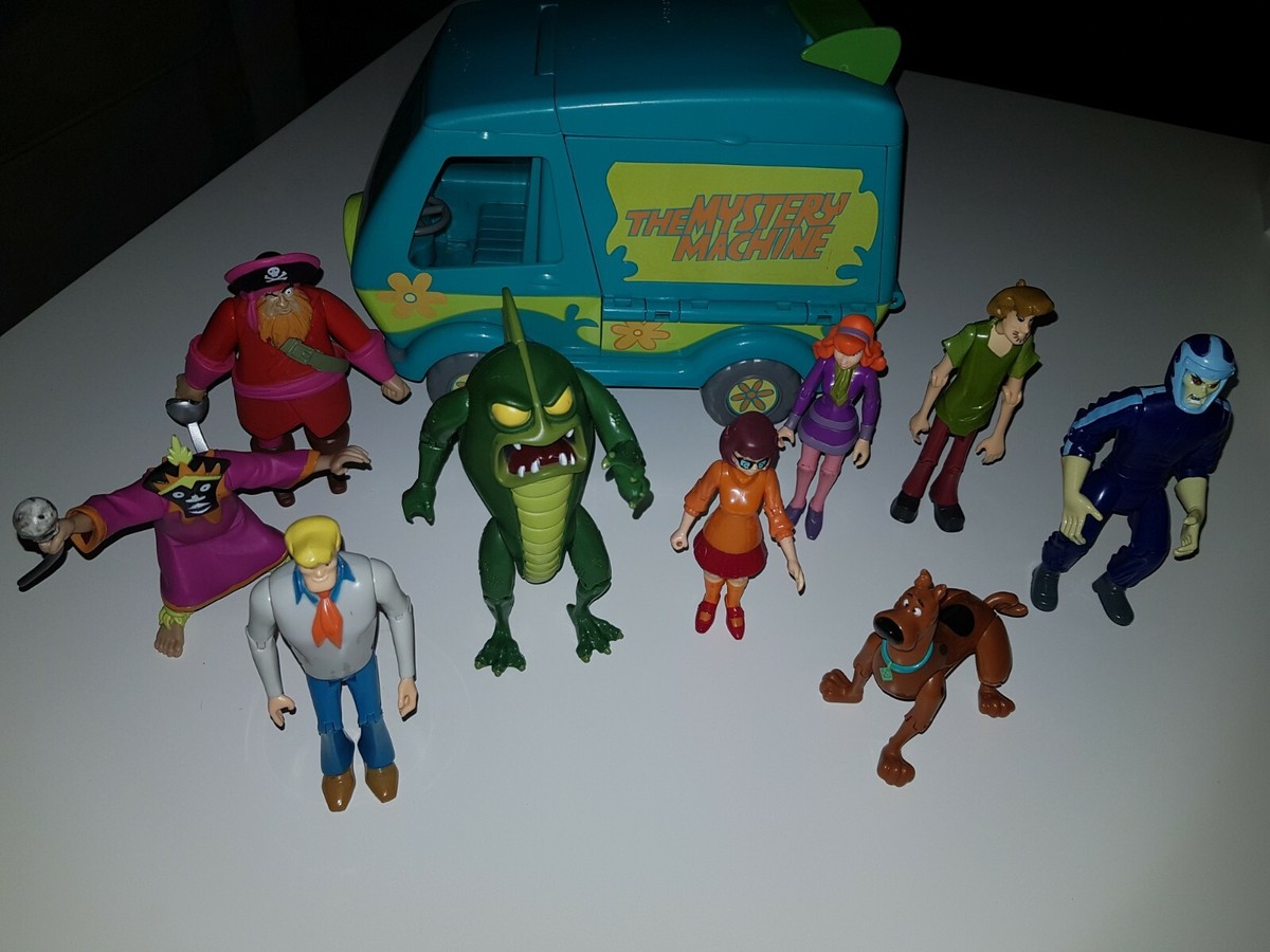SCOOBY DOO MYSTERY MACHINE & FIGURES THELMA SHAGGY + PERFECT