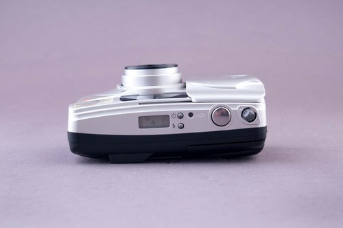 Olympus Superzoom 70G 35mm Point & Shoot Film Camera - Picture 8 of 10
