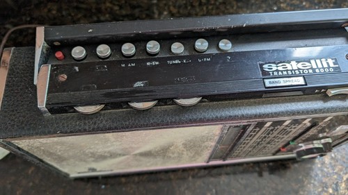 Vintage Grundig tranzystor satelitarny 6000 wielopasmowy FM/AM/krótkofalowy na części - Zdjęcie 3 z 12