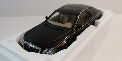 1/18 Autoart Maybach 57s (Black color) - Picture 3 of 7