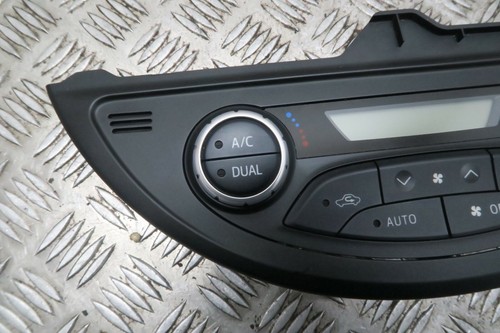 2020 TOYOTA YARIS 1.5 HYBRID HEATER CLIMATE CONTROL AC PANEL REF5101 - Picture 3 of 8