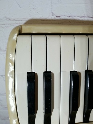 Vintage Toscanti Piano Accordion, Parts or Fix, Beige (Keys Don't Work) No Case - Picture 7 of 12