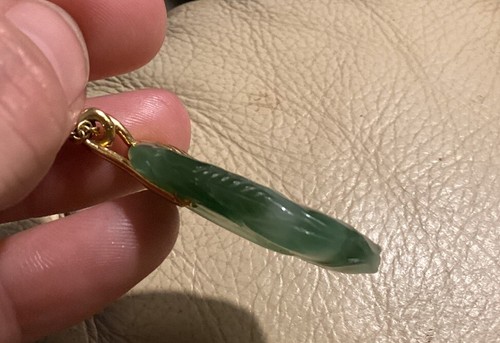 Collana e orecchini clip corona TRIFARI intagliati verde lucite pendente vintage - Foto 19 di 20