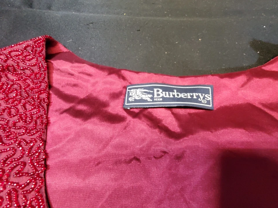 Camiseta sin mangas formal con cuentas Burberrys roja rubí talla 4 Foto 4 de 4