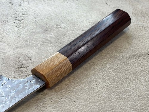 Yu Kurosaki Hammered SENKO-EI Gyuto 210mm with Brown-Ring Octagonal Handle - Bild 11 von 18