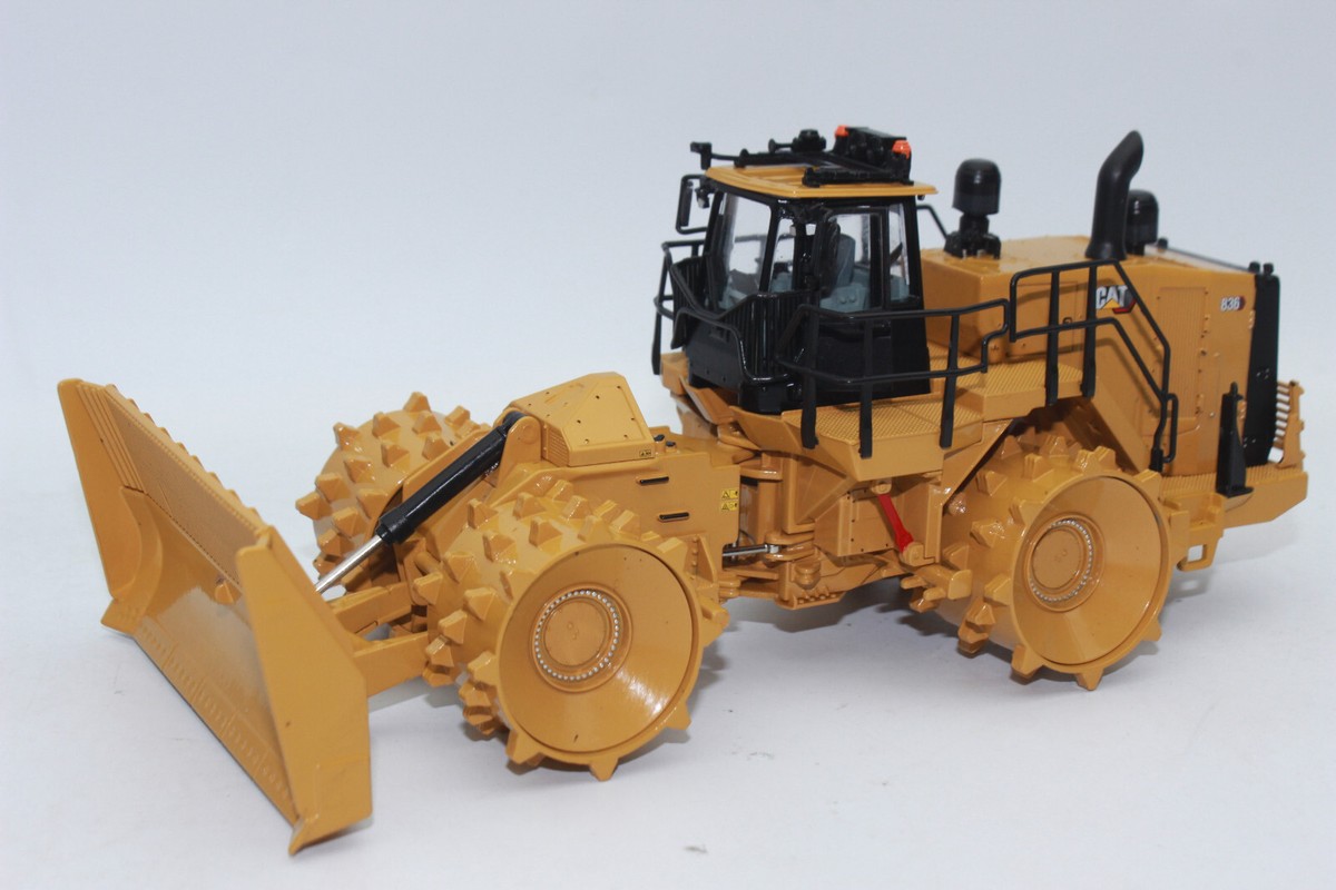 Diecast Masters 85763 Cat 836 Landfill Compactor 1:50 Diecast Masters 85763 Cat 836 Landfill Compactor 1:50