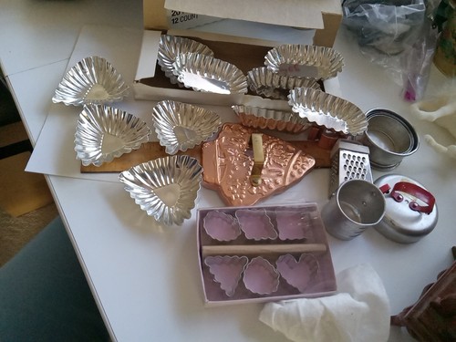 Vintage Sandbakkel Set, Mini Cookie Cutters, Cup Lot - Picture 12 of 15