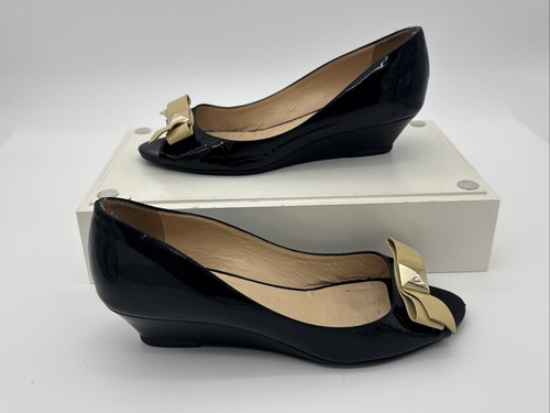 Kate Spade Black Patent Leather Gold Beige Bow Peep Toe Wedge Shoes US 7 - Picture 2 of 7