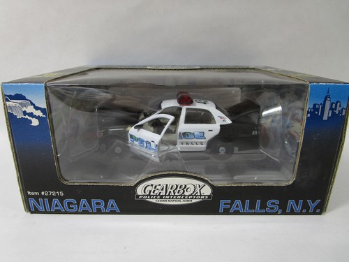 Gearbox Ford Crown Victoria Diecast 1:43 Niagra Falls New York - Picture 1 of 5